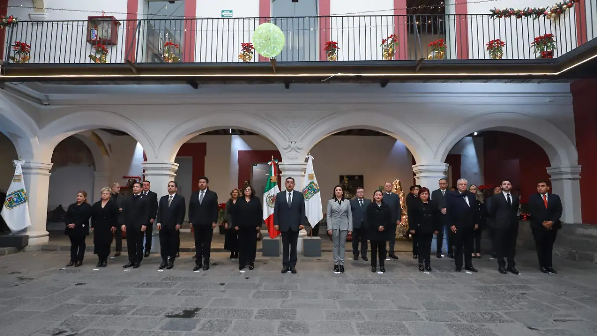 Realizan ceremonia por aniversario luctuoso de Martha Erika y Rafel Moreno Valle